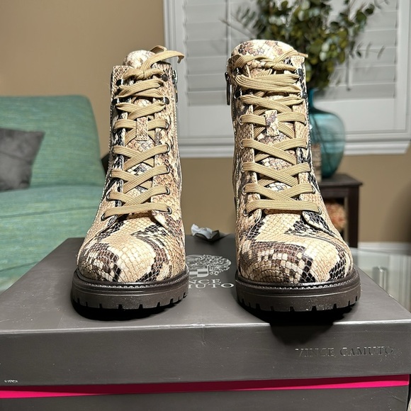 New! Vince Camuto Lace-Up Ankle Boots - Gaviana in size 7.5 Wide - Picture 2 of 8